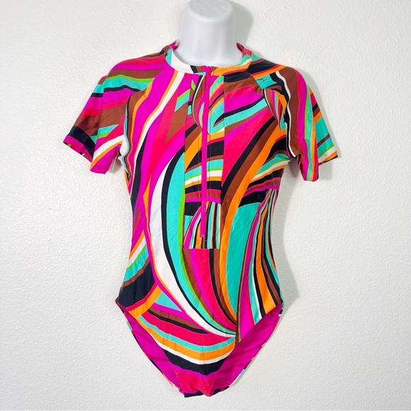 NEW Trina Turk Swoop Zip Up Short Sleeve One Piece Surfsuit Size Medium - Picture 2 of 7